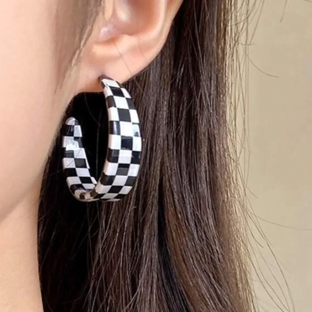 3for$20 1pair Black & White Checkerboard Pattern Simple C Shaped Hoop Earrings